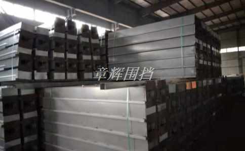 簡易圍擋在保障交通安全方面有哪些作用？（簡易圍擋在交通中的應(yīng)用價值）