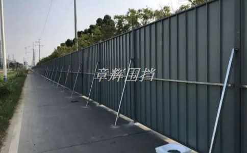 如何避免簡(jiǎn)易圍擋對(duì)于臨時(shí)停車場(chǎng)和活動(dòng)現(xiàn)場(chǎng)造成不良影響？（簡(jiǎn)易圍擋在臨時(shí)場(chǎng)所中的環(huán)保問題探討）