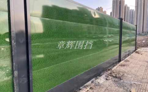 如何通過簡(jiǎn)易圍擋來避免家禽出現(xiàn)感染性疾病？（家禽養(yǎng)殖中簡(jiǎn)易圍擋的衛(wèi)生隔離方法）