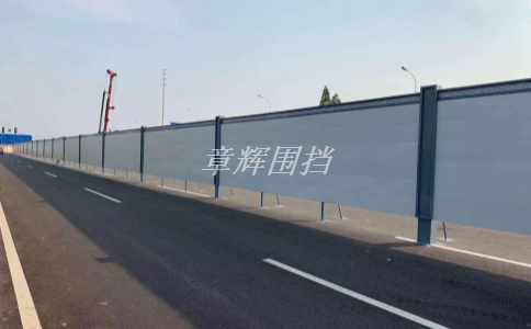 簡(jiǎn)易圍擋的顏色、圖案、字體等視覺元素如何選擇和設(shè)計(jì)？