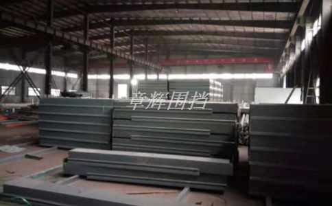 簡易圍擋的高度是多少？