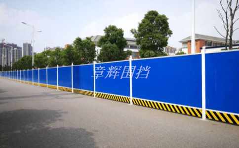 簡(jiǎn)易圍擋的耐久性和壽命如何評(píng)估和維護(hù)？